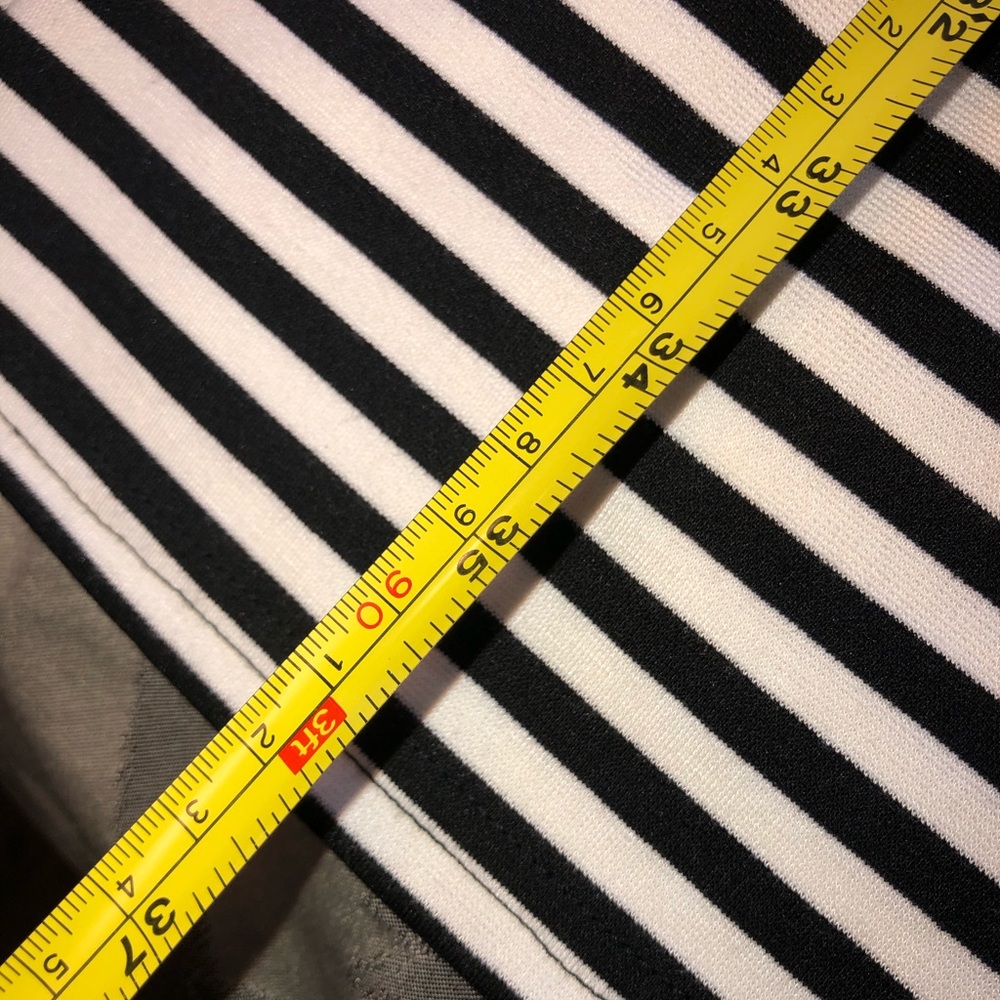 Great striped dress with waist detailing - Picture 11 of 15
